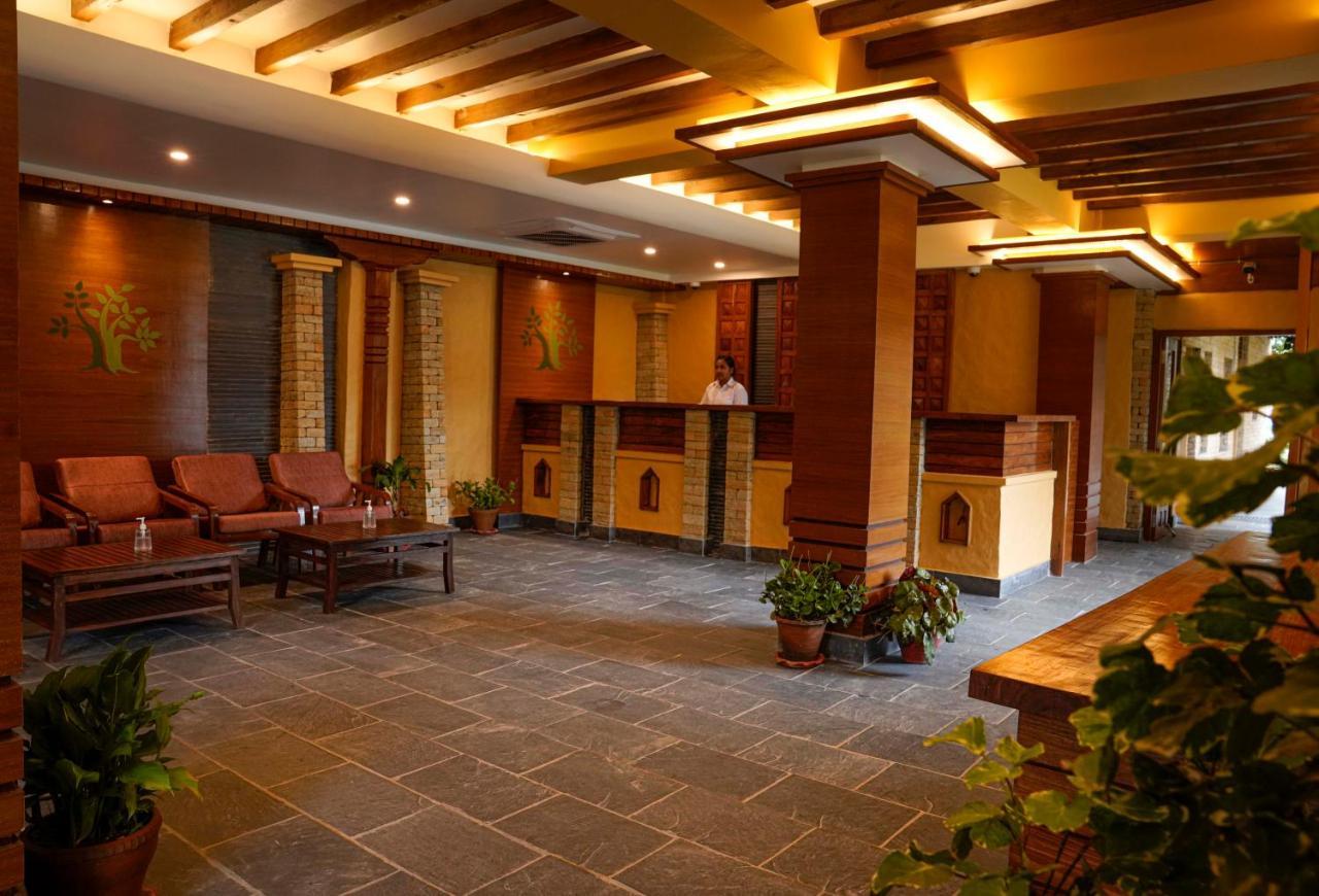 Bar Peepal Resort Похара Екстериор снимка The lobby of the hotel