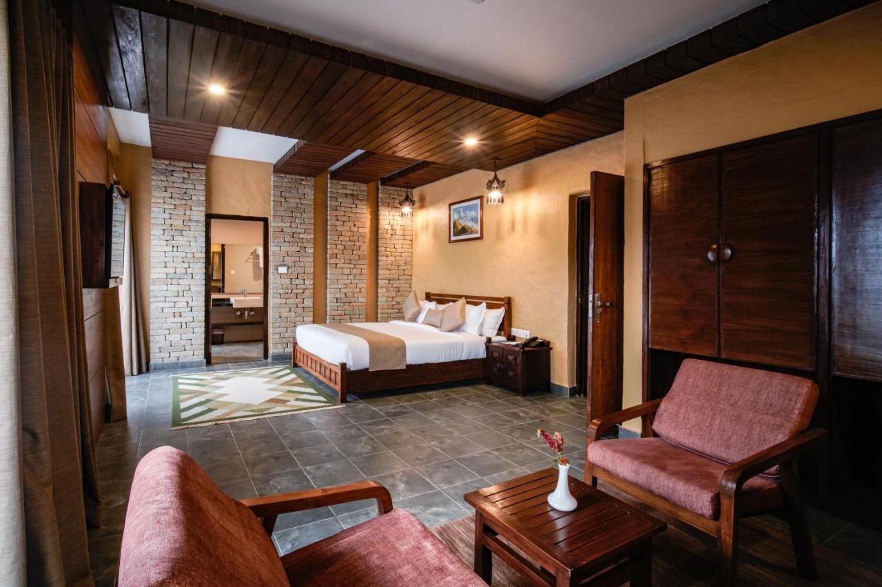 Bar Peepal Resort Похара Екстериор снимка A room at the resort