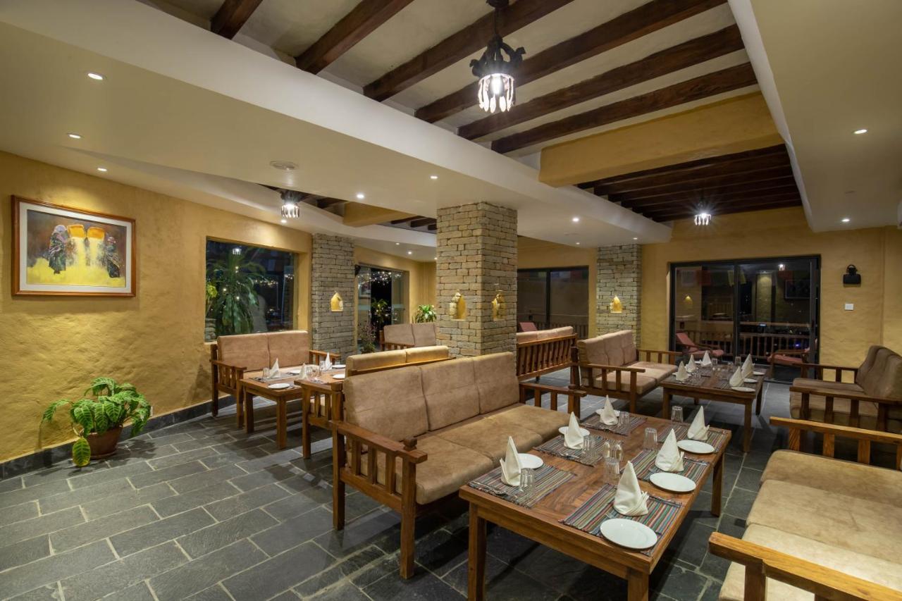 Bar Peepal Resort Похара Екстериор снимка The restaurant at the resort