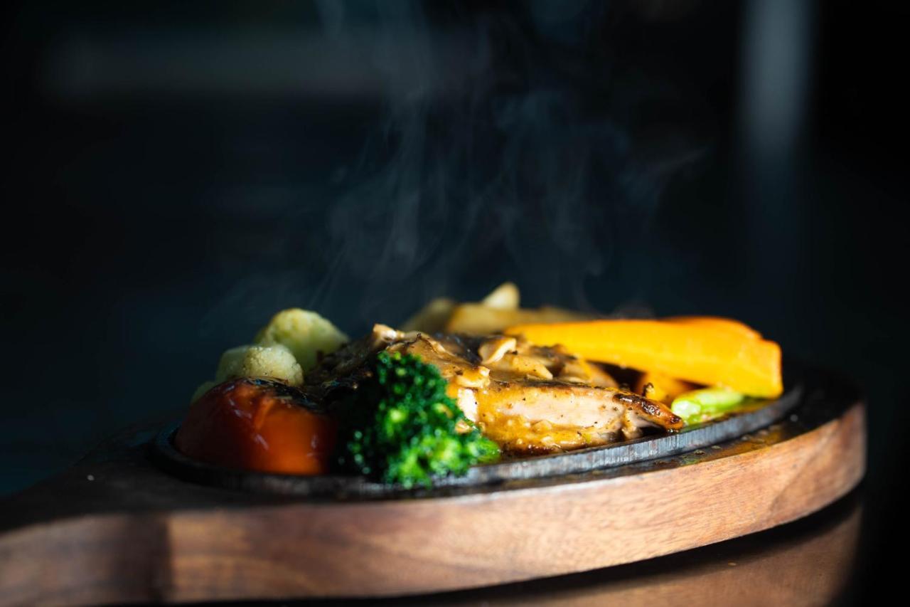 Bar Peepal Resort Похара Екстериор снимка A sizzler