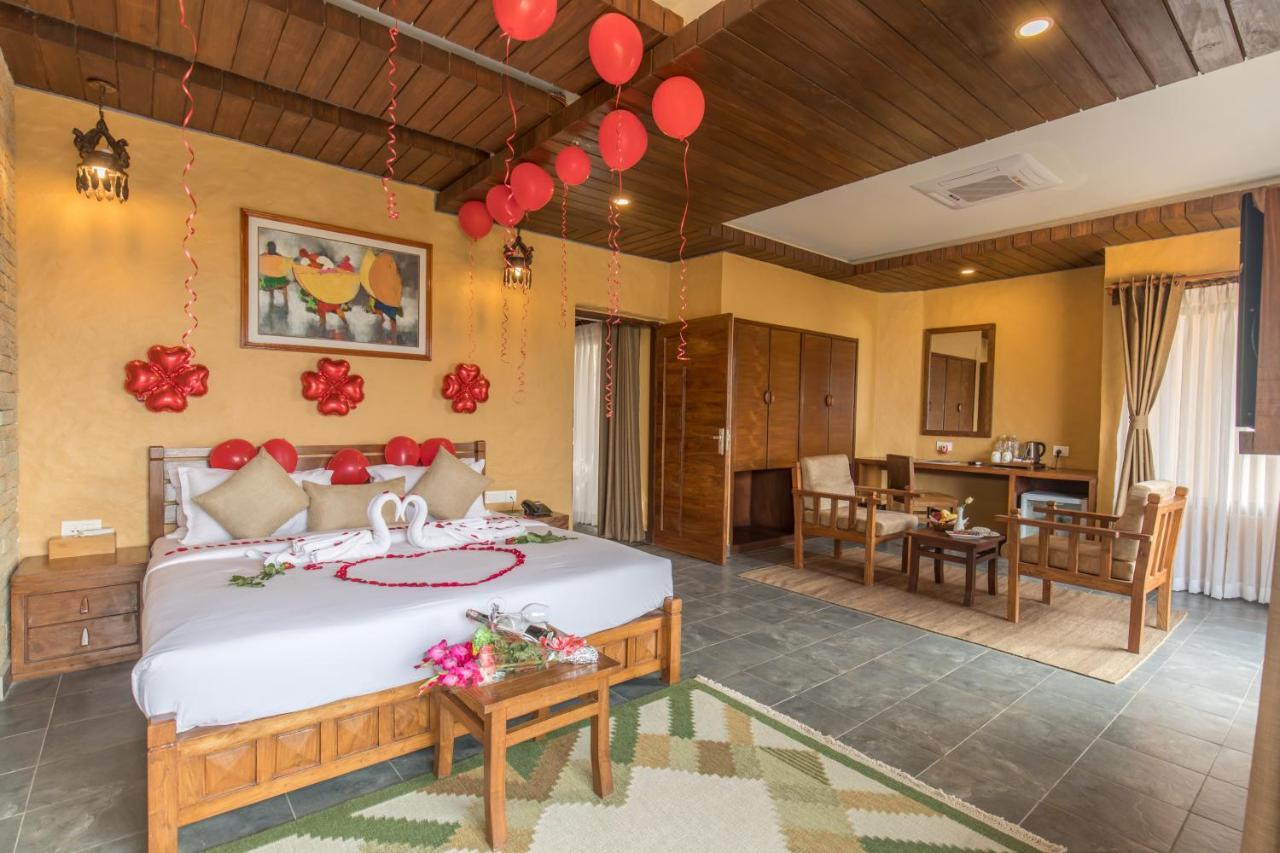 Bar Peepal Resort Похара Екстериор снимка A room at the resort