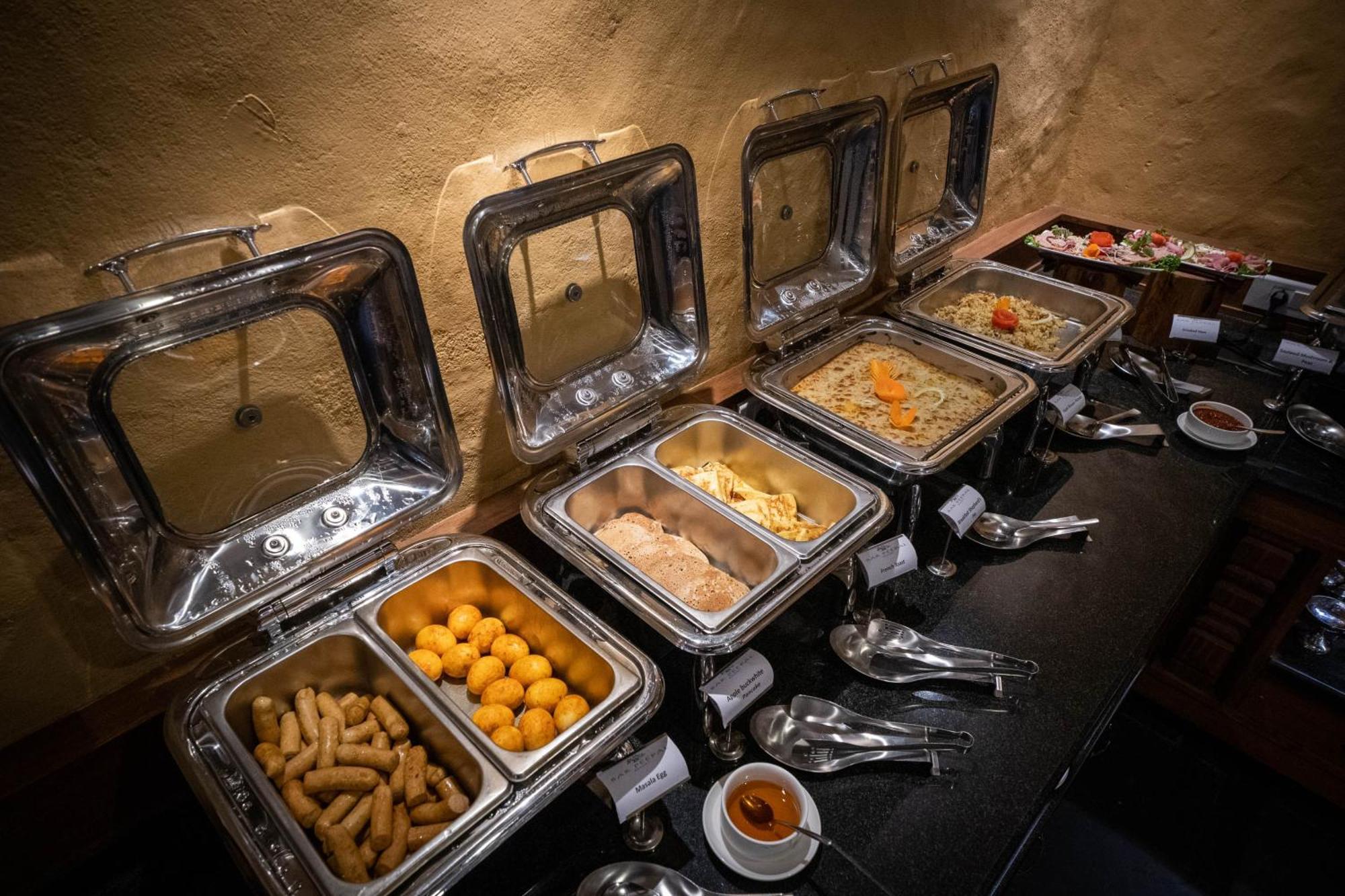 Bar Peepal Resort Похара Екстериор снимка A selection of chafing dishes