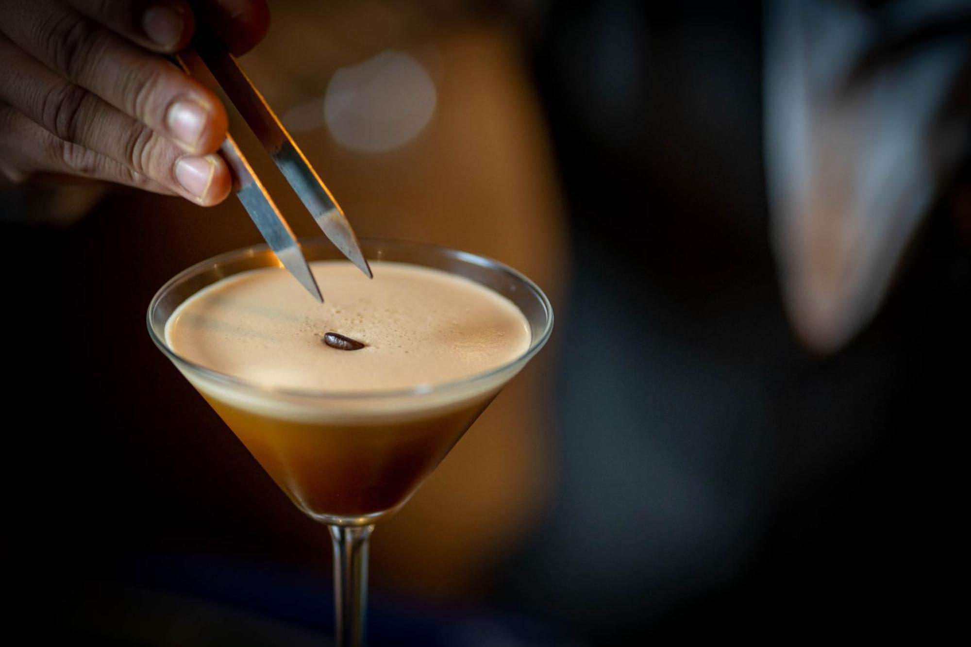 Bar Peepal Resort Похара Екстериор снимка A chocolate martini