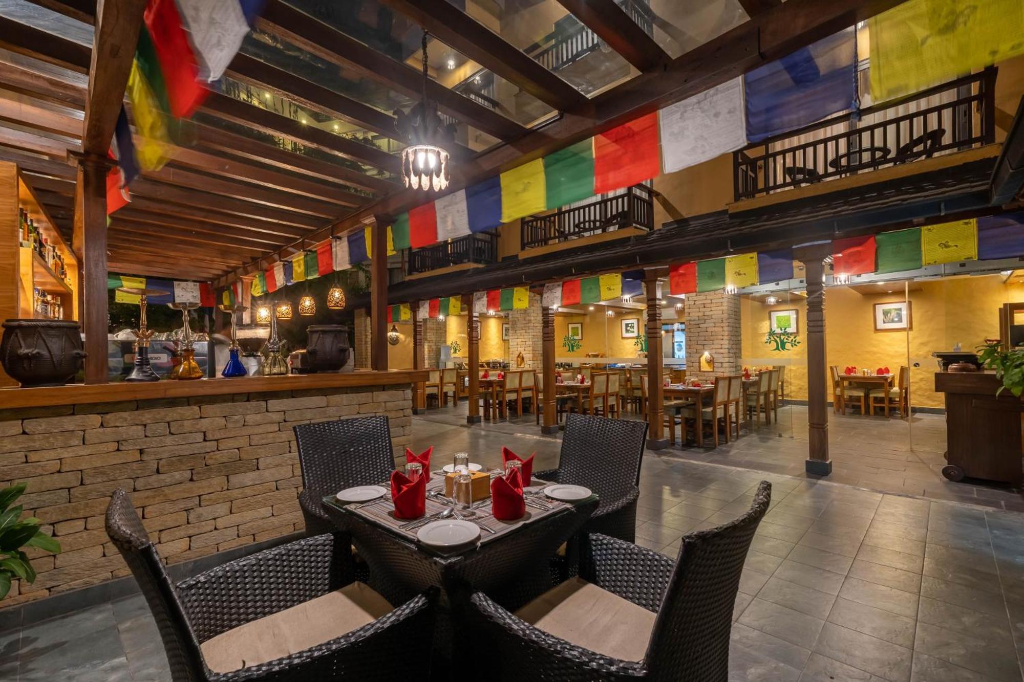 Bar Peepal Resort Похара Екстериор снимка The interior of the restaurant