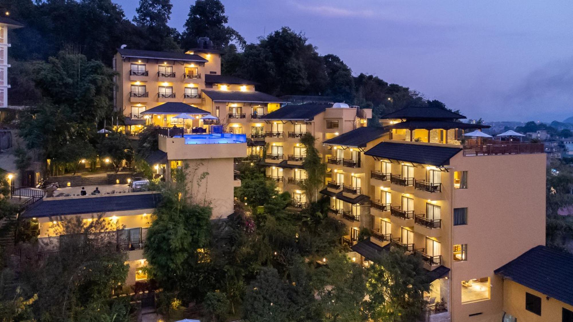 Bar Peepal Resort Похара Екстериор снимка The Royal Paradise Hotel and Spa